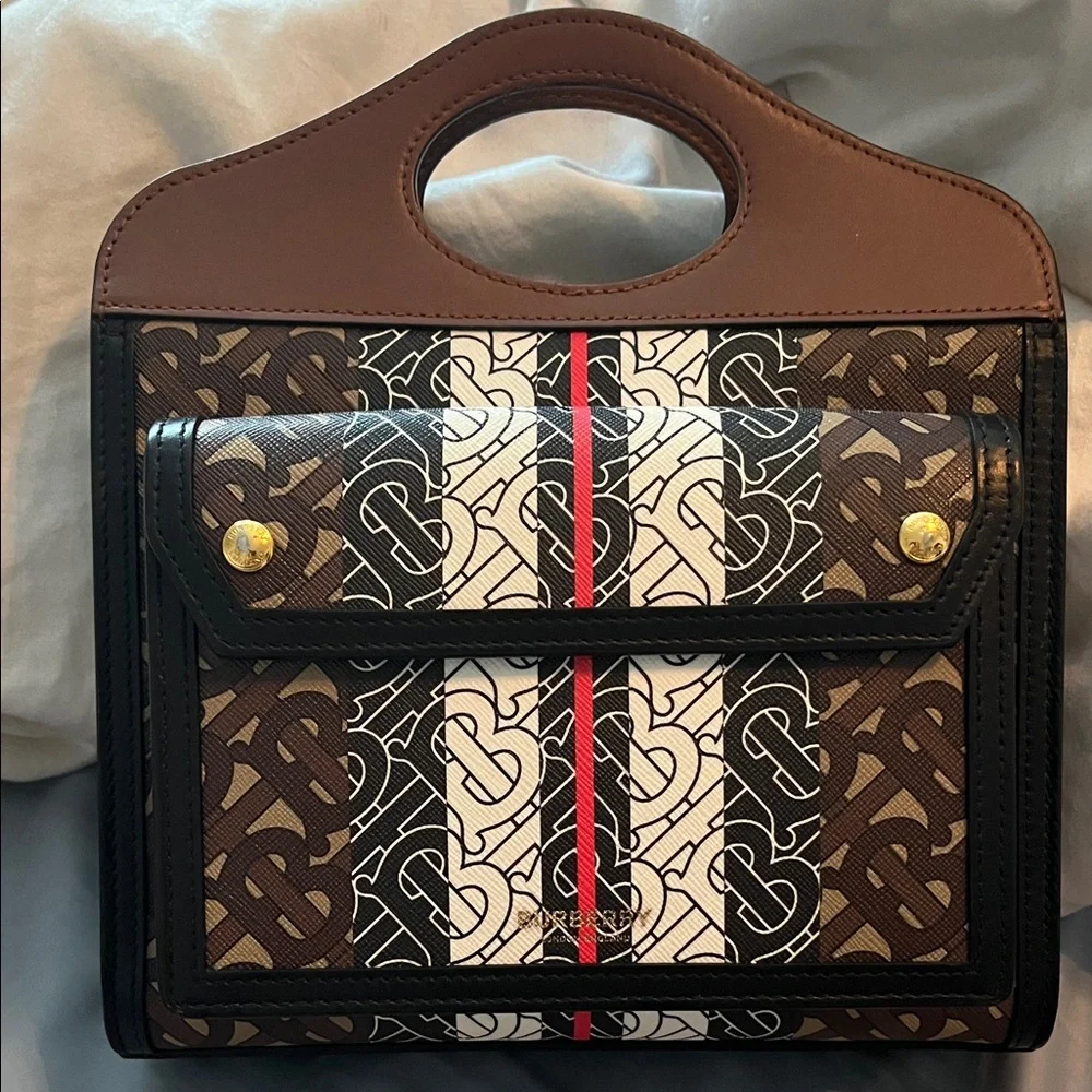 Burberry small handle bag 1 free wallet - Picture 1 of 15